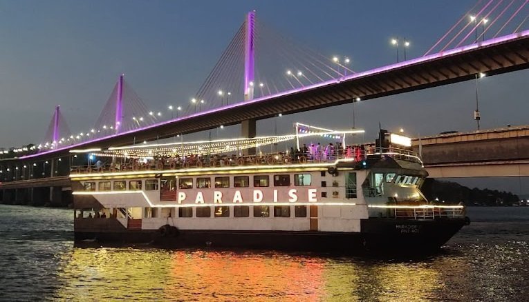Paradise family cruise
